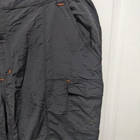 ARC'TERYX | Women's Zip-off Convertible Hiking Pants in Black - Picture 4 of 8